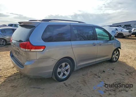 2013 Toyota Sienna Le from USA, damaged, VIN 5TDKK3DC8DS377428